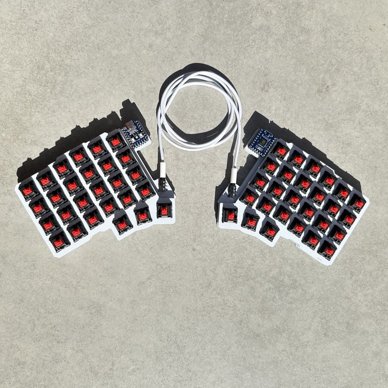 Fmouse 54 Split Ergonomic Wire - đánh giá và giá Gaming Keyboard Hot Swappable